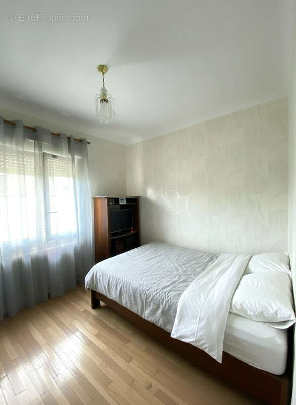 SOUS COMPROMIS -Maison agréable type T4/5 dans un quartier calme - photo 8