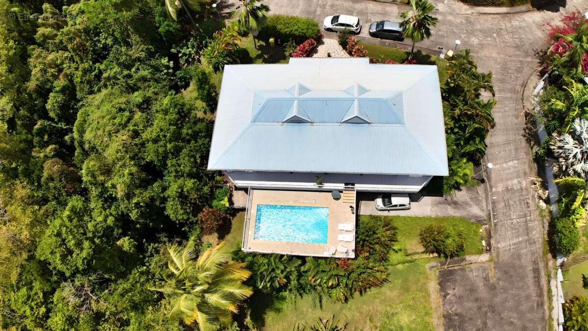 Maison à LES TROIS-ILETS