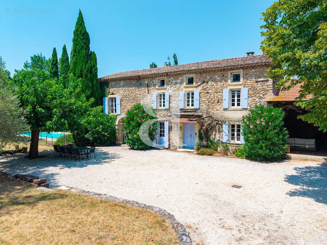Maison 270 m² à Grignan  - photo 3