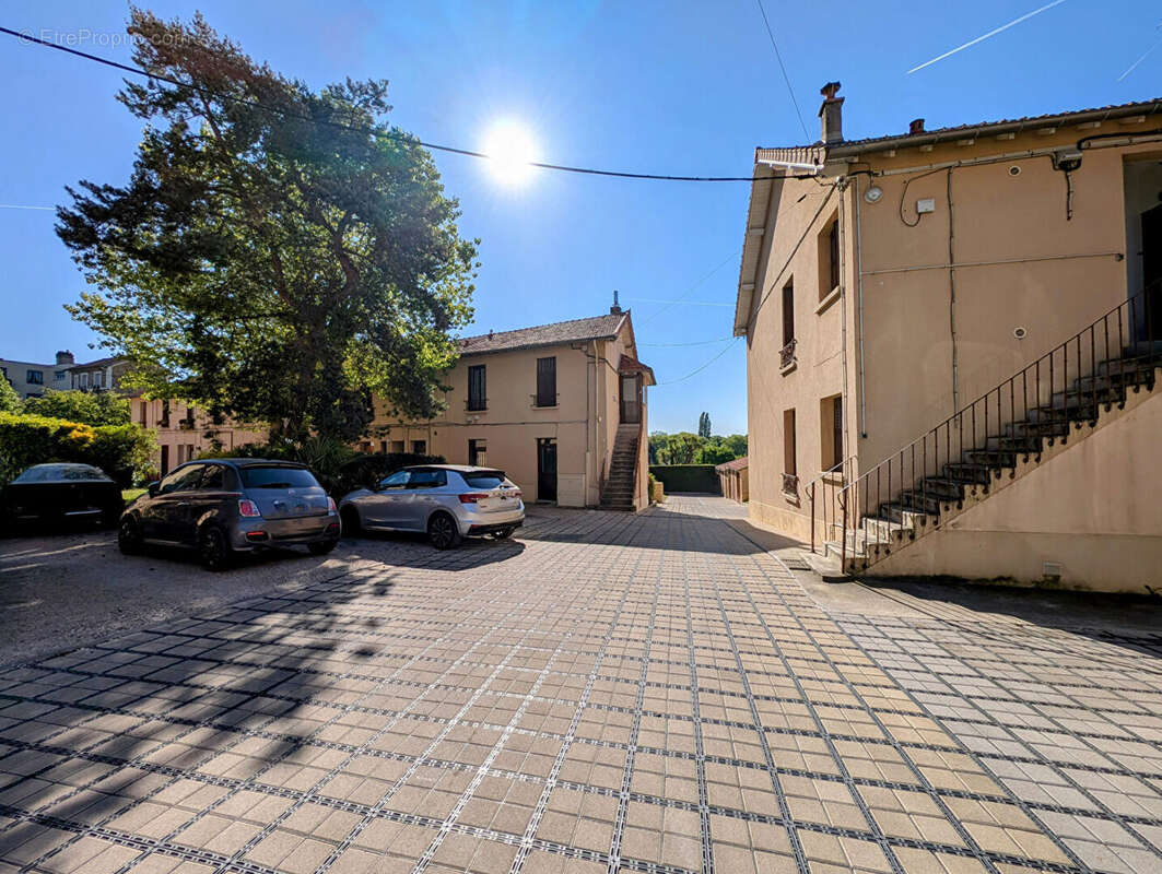 Appartement à LE MESNIL-LE-ROI