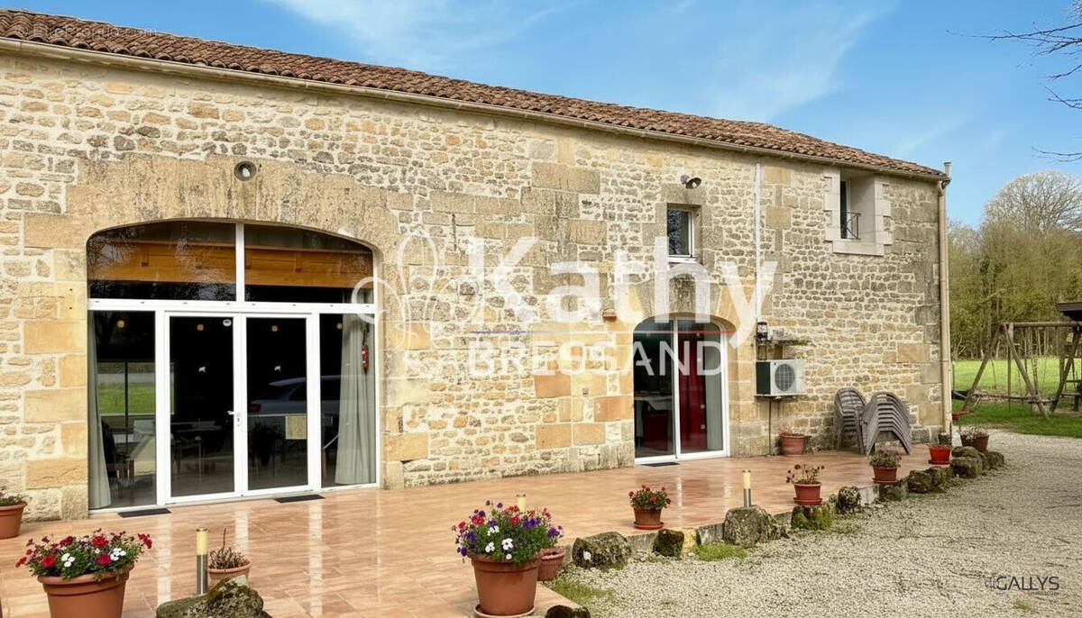 Maison à SAINT-QUANTIN-DE-RANCANNE