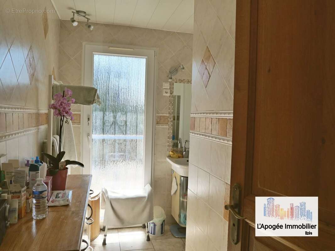 Maison à SAINT-JUST-ET-VACQUIERES