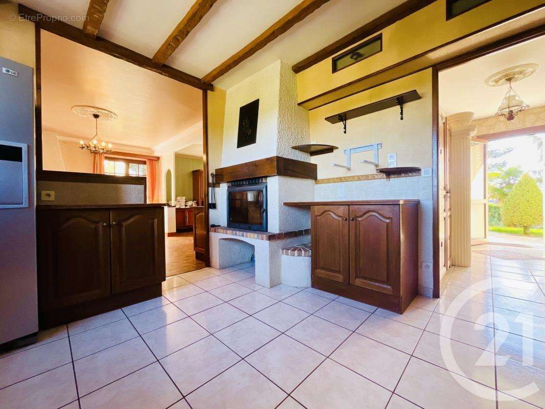 Maison à VERNEUIL-SUR-VIENNE