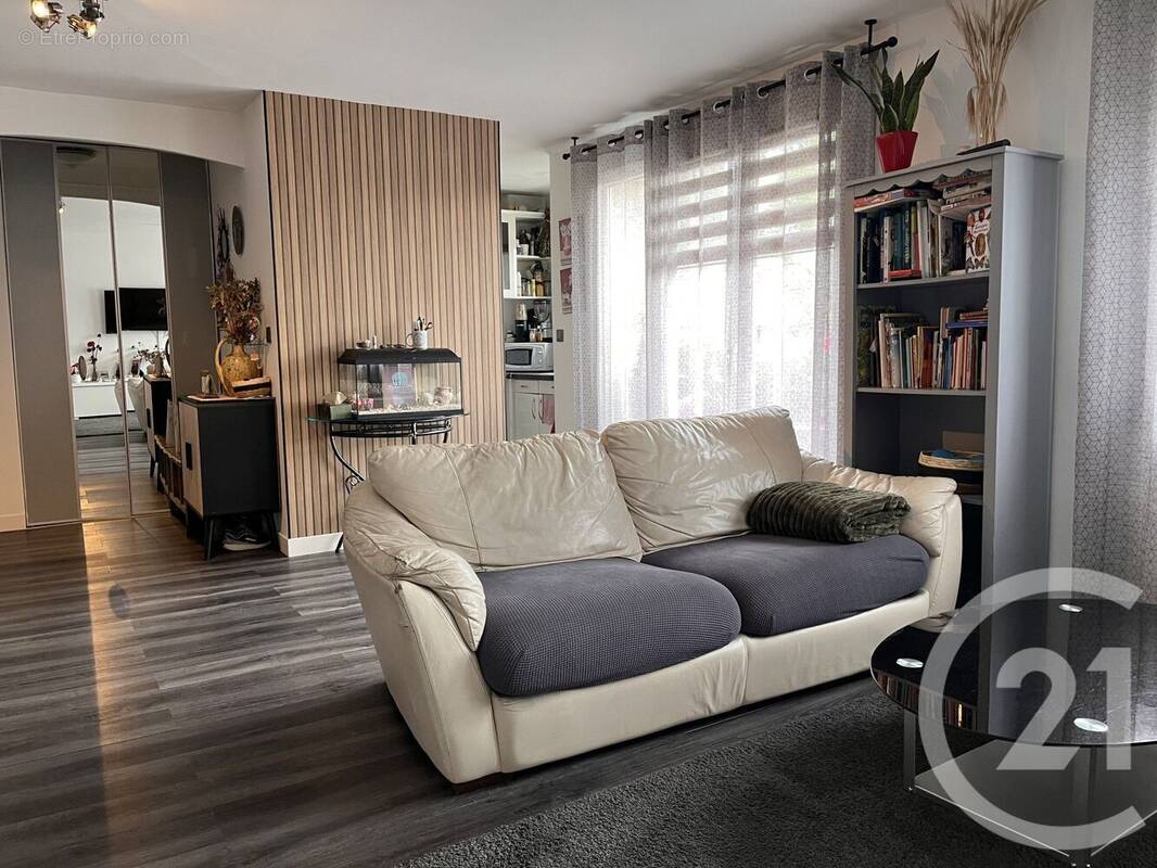 Appartement à SAINT-MAUR-DES-FOSSES