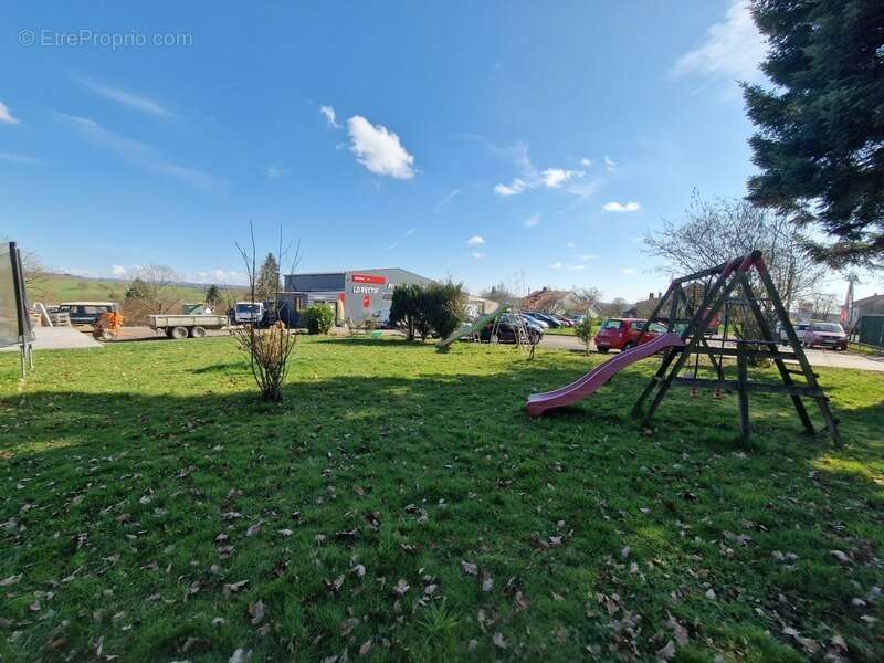 Commerce à XERTIGNY