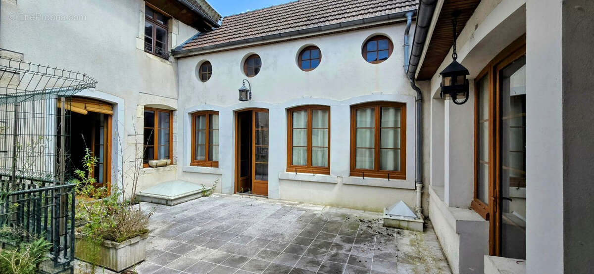 Maison  6 pièce(s) 188 m2 - photo 2