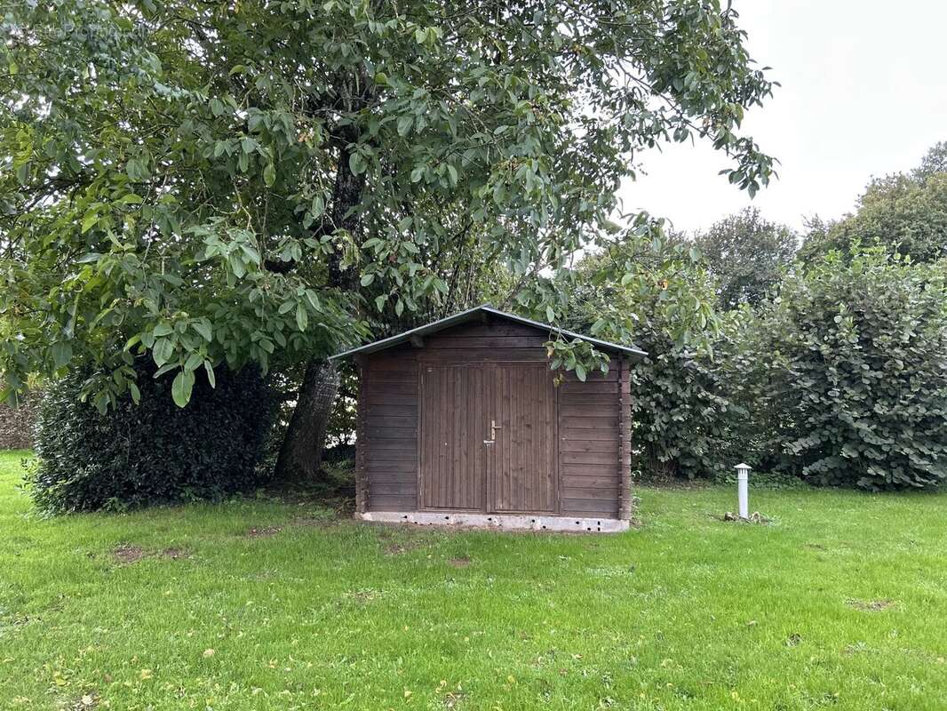 Maison à CLUSSAIS-LA-POMMERAIE