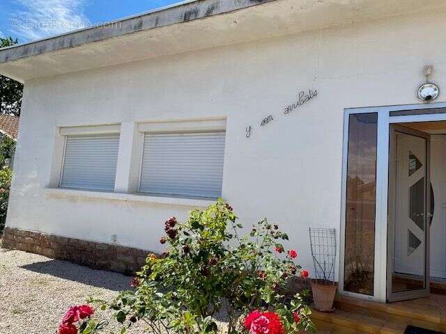 Villa type 4  avec veranda + Buanderie - Abri voiture sur 394m2 de jardin - photo 2