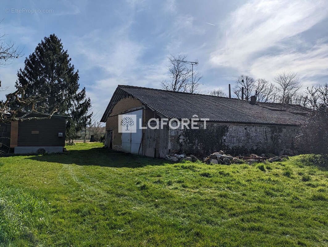 Maison à SAINT-NAZAIRE-DE-VALENTANE