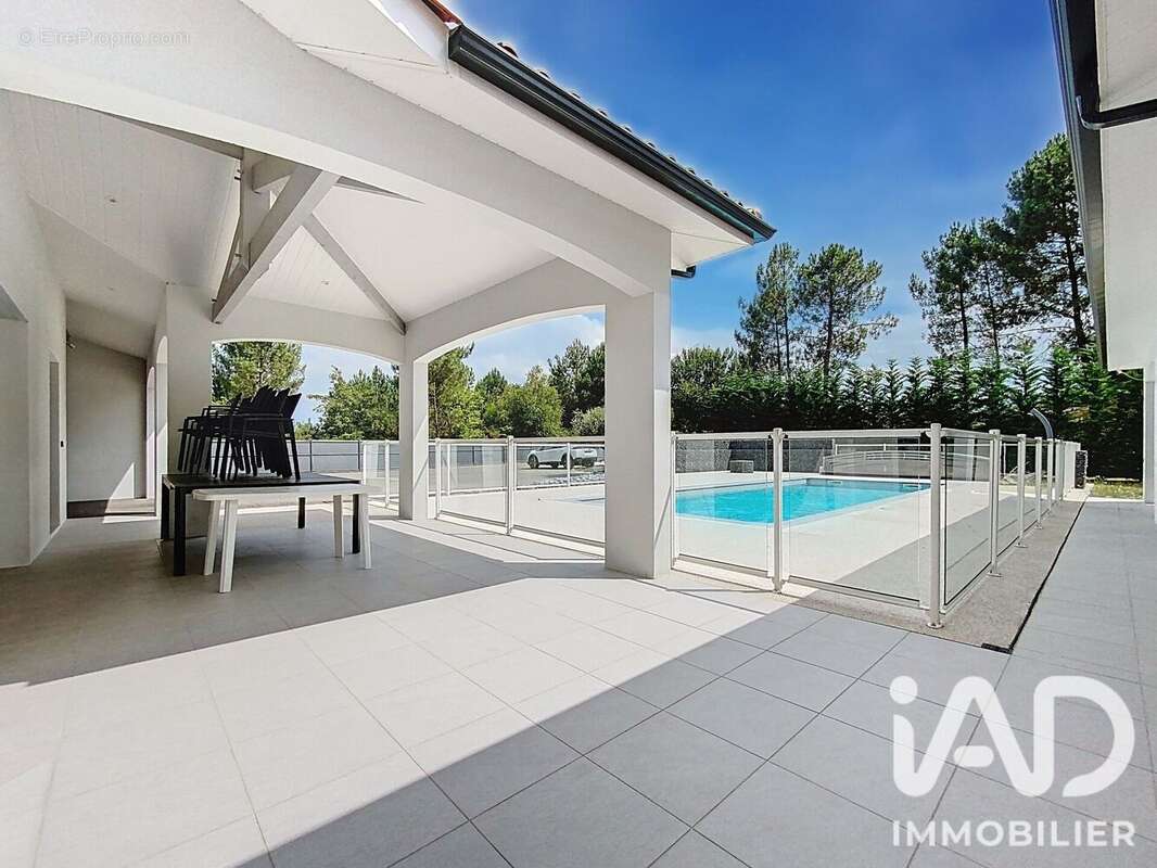 Maison 236 m² à Langon  - photo 4