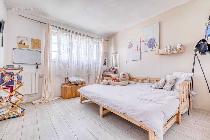 Christophe Michaudelle – EXCLUSIVITE CAPIFRANCE - vous propose à MEAUX proche de toutes commodités à pied : maison - 6 pièces -  - photo 16