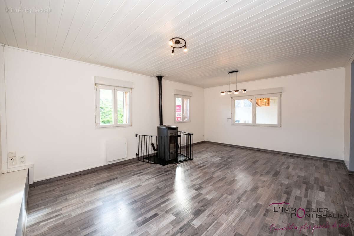 Appartement à LABERGEMENT-SAINTE-MARIE