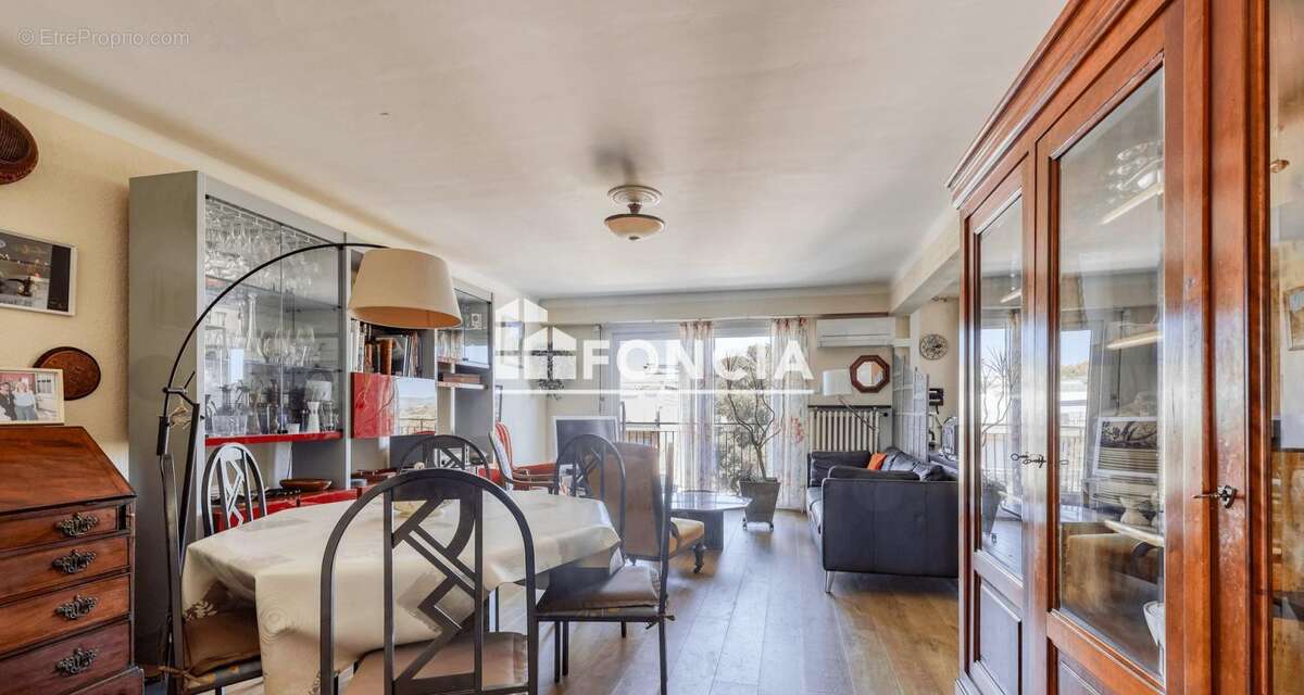 SALON-DE-PROVENCE : Appartement traversant de type 3 de 89 m2, en dernier étage avec ascenseur et avec garage - photo 5