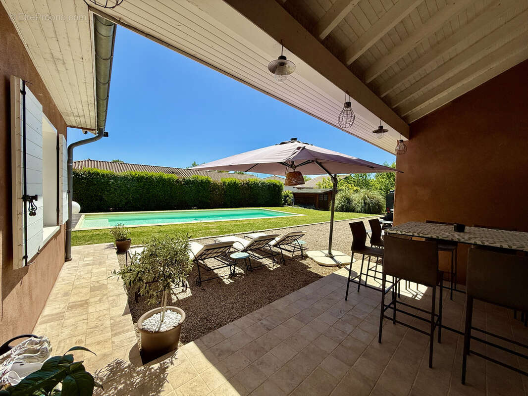 Maison à CRUZILLES-LES-MEPILLAT