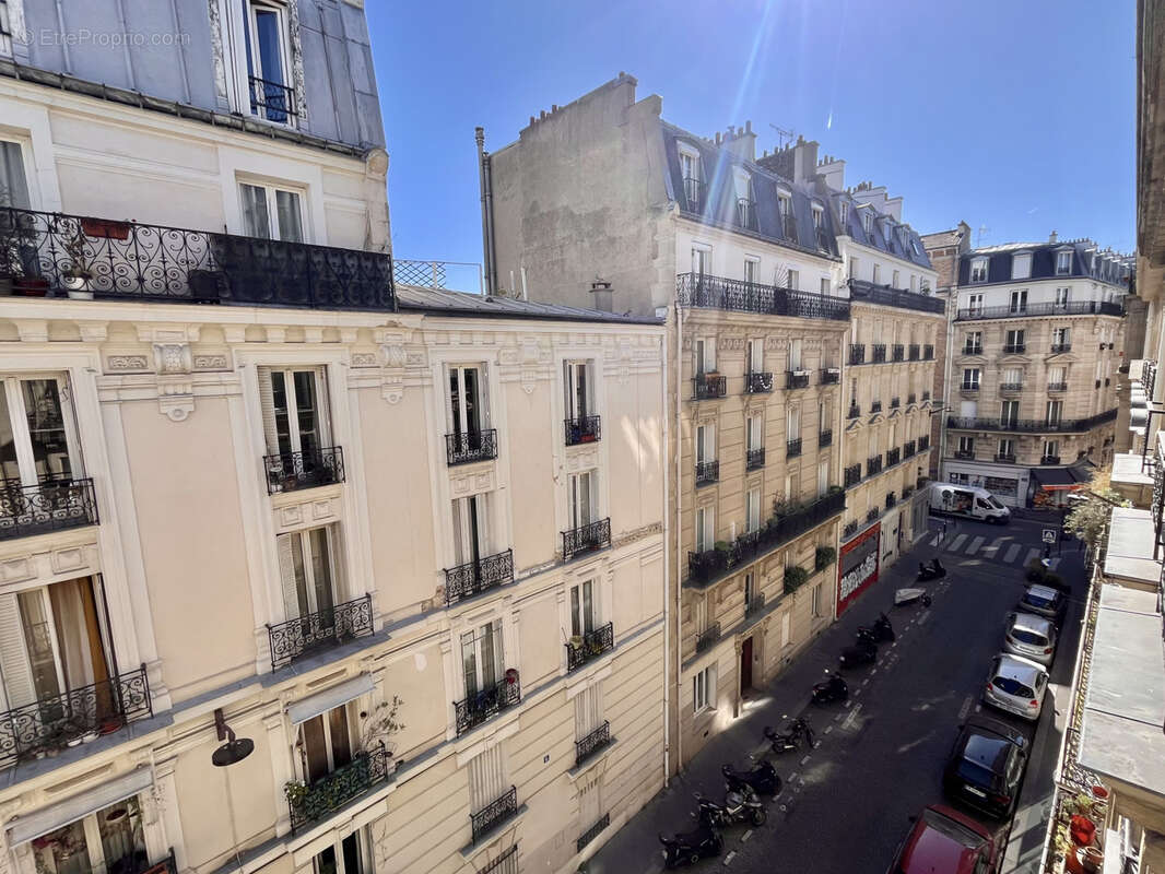 Appartement à PARIS-18E