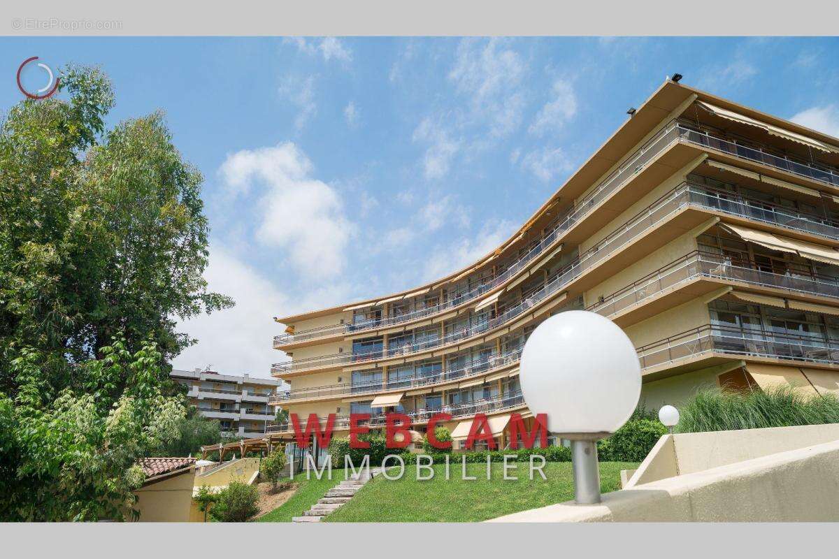 Appartement à SAINT-LAURENT-DU-VAR