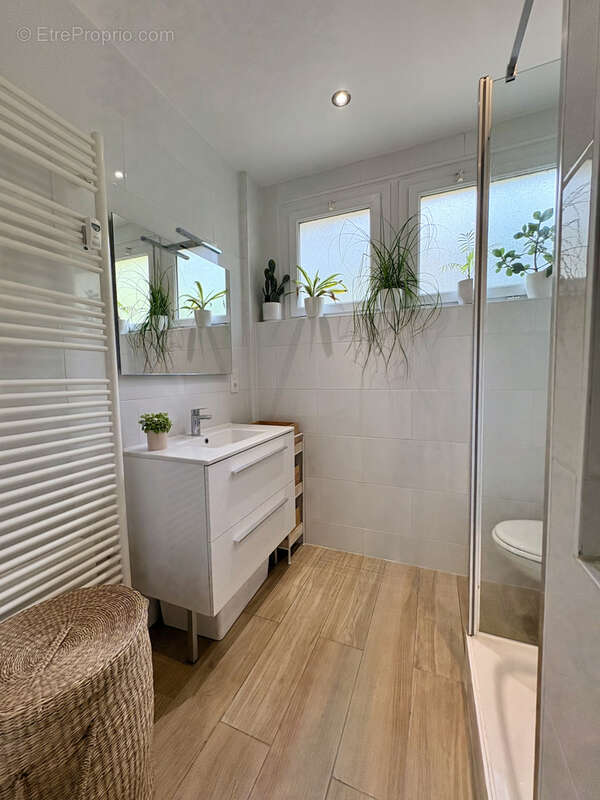 Appartement à AVRILLE