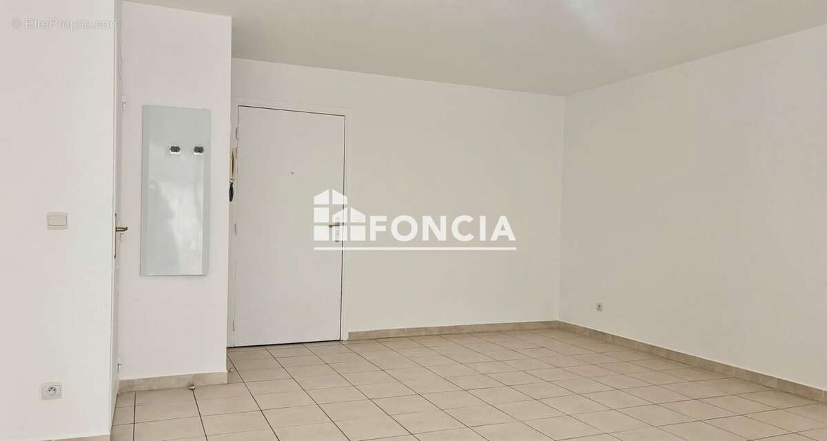 Appartement à SAINT-LAURENT-DU-VAR