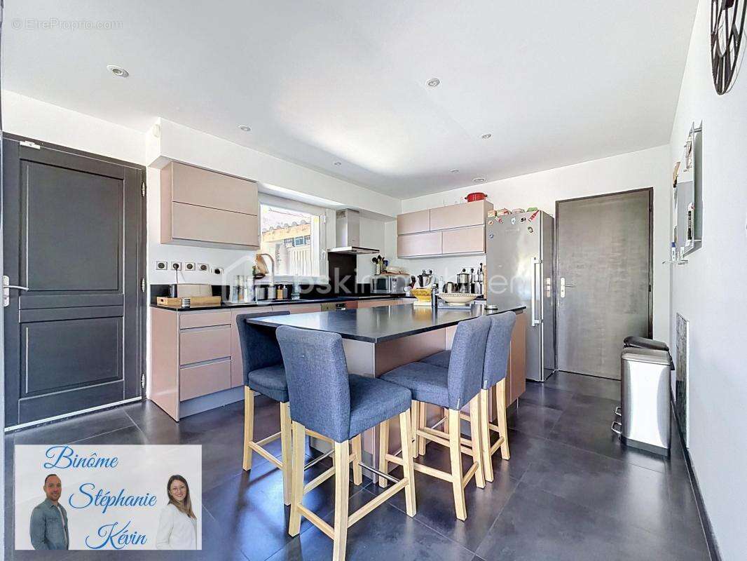  Maison familiale (5 chambres) avec piscine — Quartier calme à Cournonsec  - photo 2