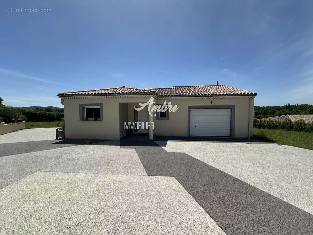 Maison à MONTELEGER