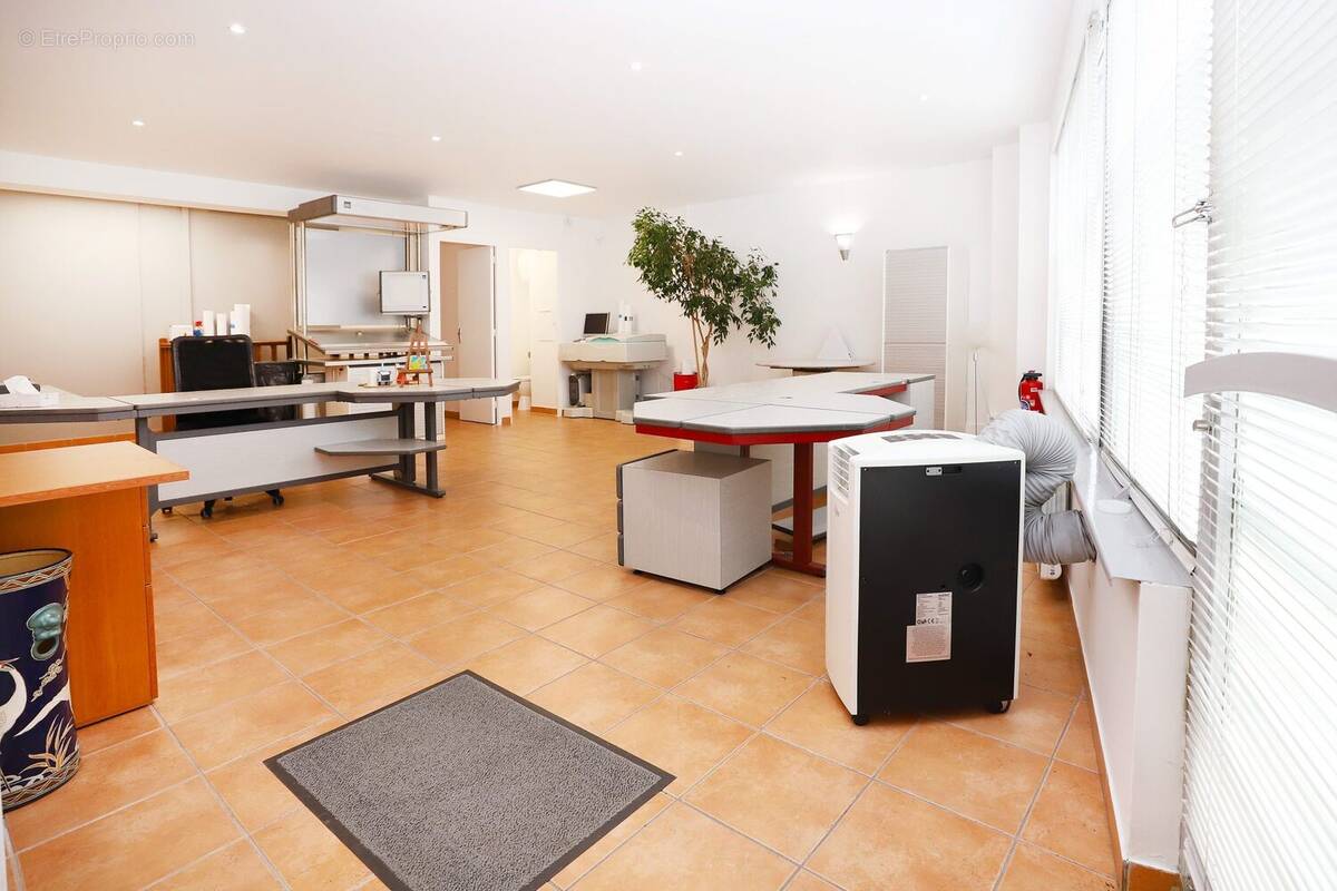 Commerce à MONTREUIL