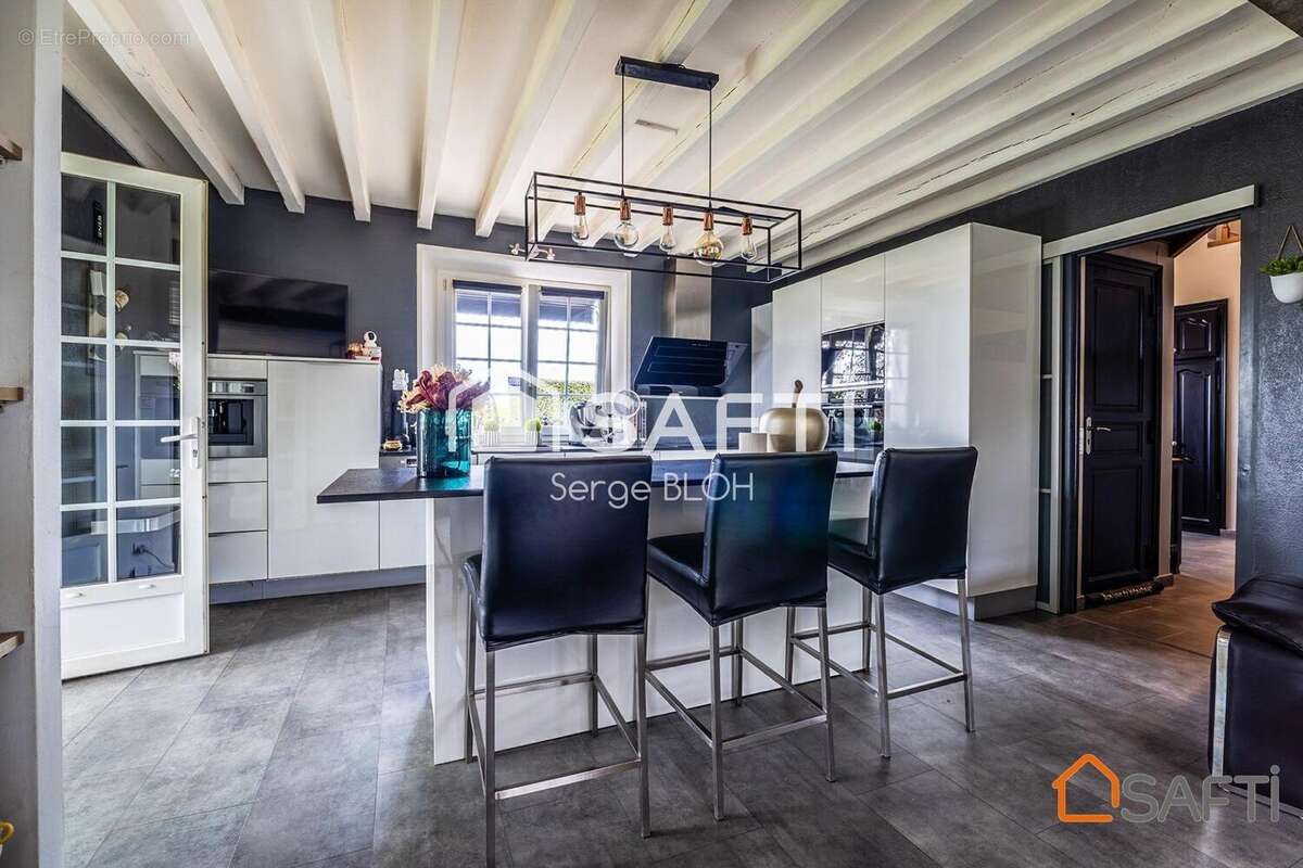 Maison 165 m² à Saint-Andre-Farivillers  - photo 6