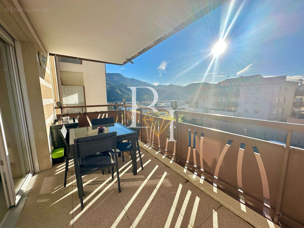 Appartement à CARROS