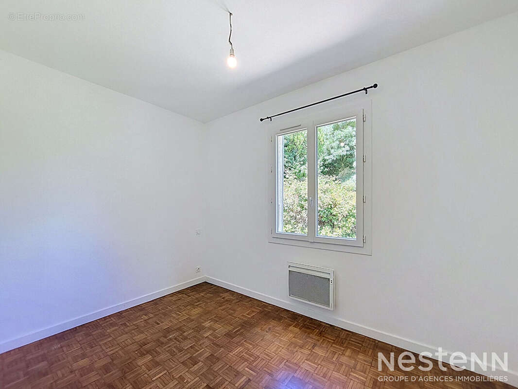 A Vendre Maison de 80 m² sur sous-sol de 68 m² avec garages et jardin proche du centre de Condom - photo 8