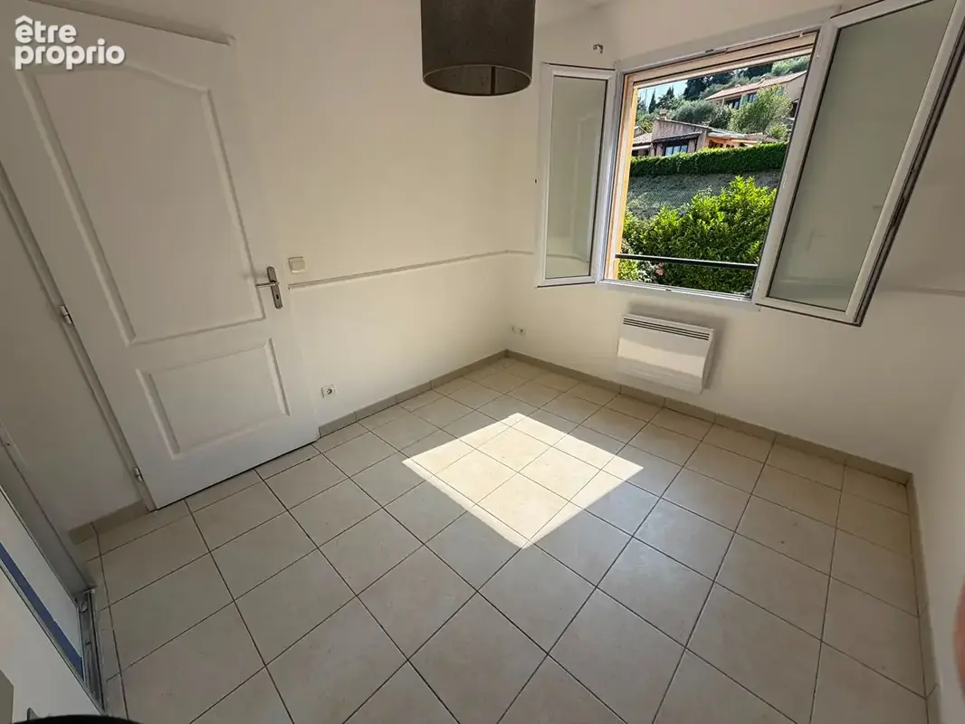 Super Maison  de plain pieds de 128 m2 habitable avec terrain , piscine et parkings - photo 17