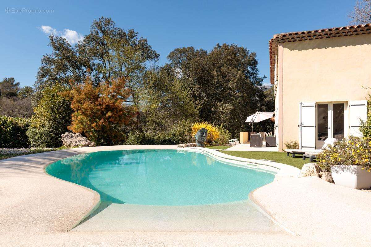 Maison à ROQUEFORT-LES-PINS