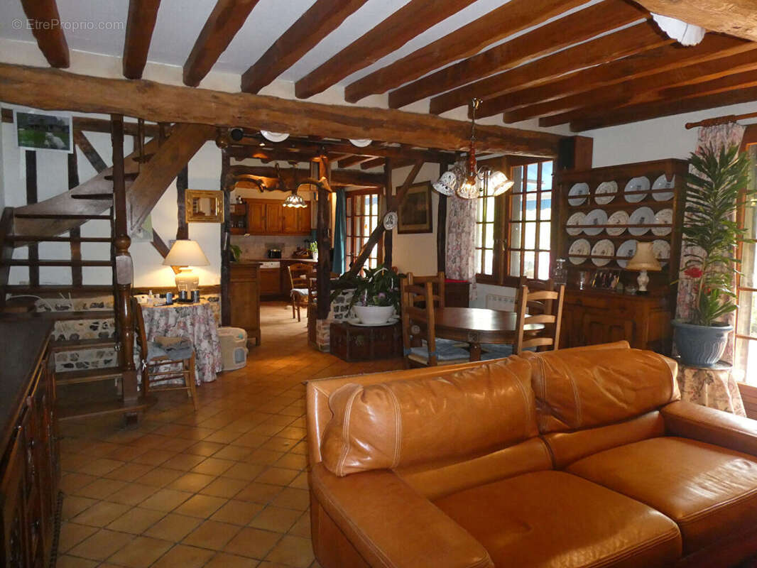 Maison à CORMEILLES