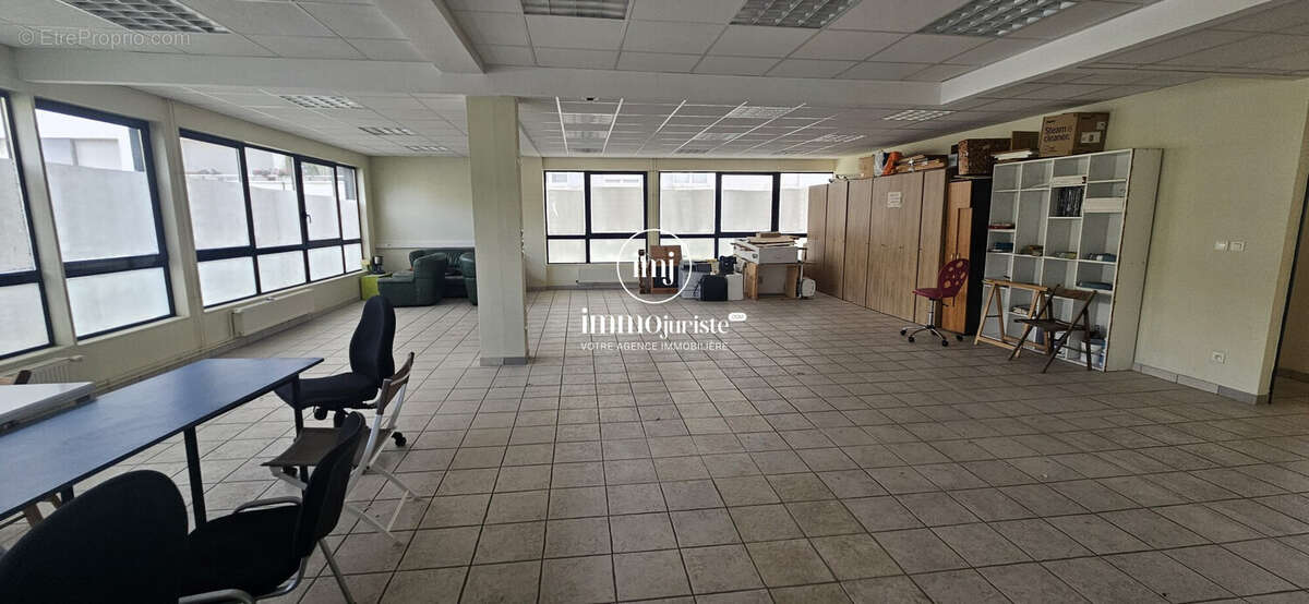 Commerce 277 m² à Limoges  - photo 4