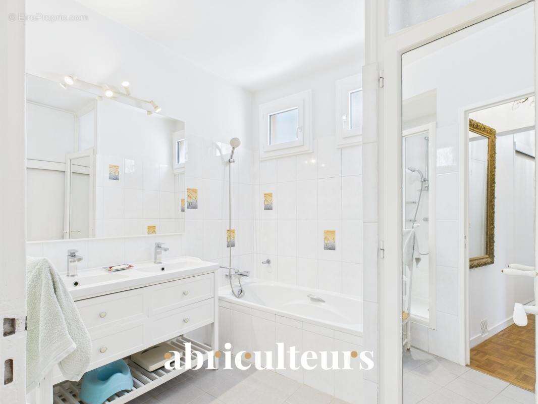 Appartement familial de 120 m²  avec balcons en vente dans le Quartier Petit Chambord (92340) - photo 14