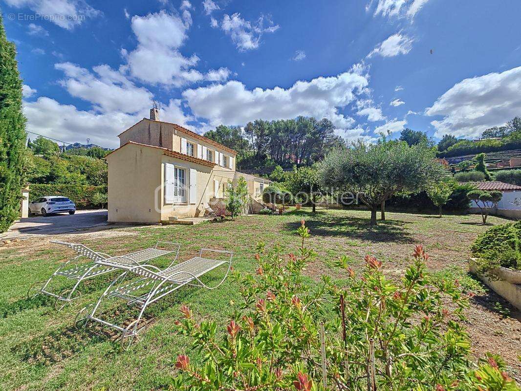 Maison à ROQUEVAIRE