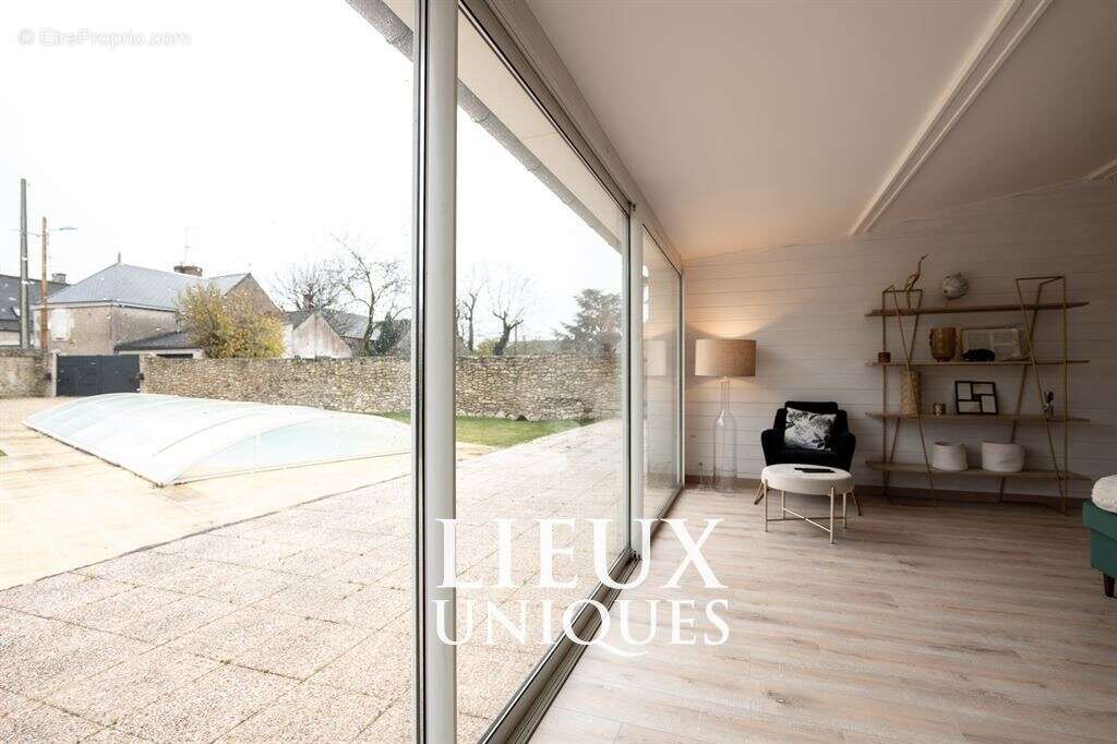 Maison à LA CHAPELLE-SAINT-MARTIN-EN-PLAINE