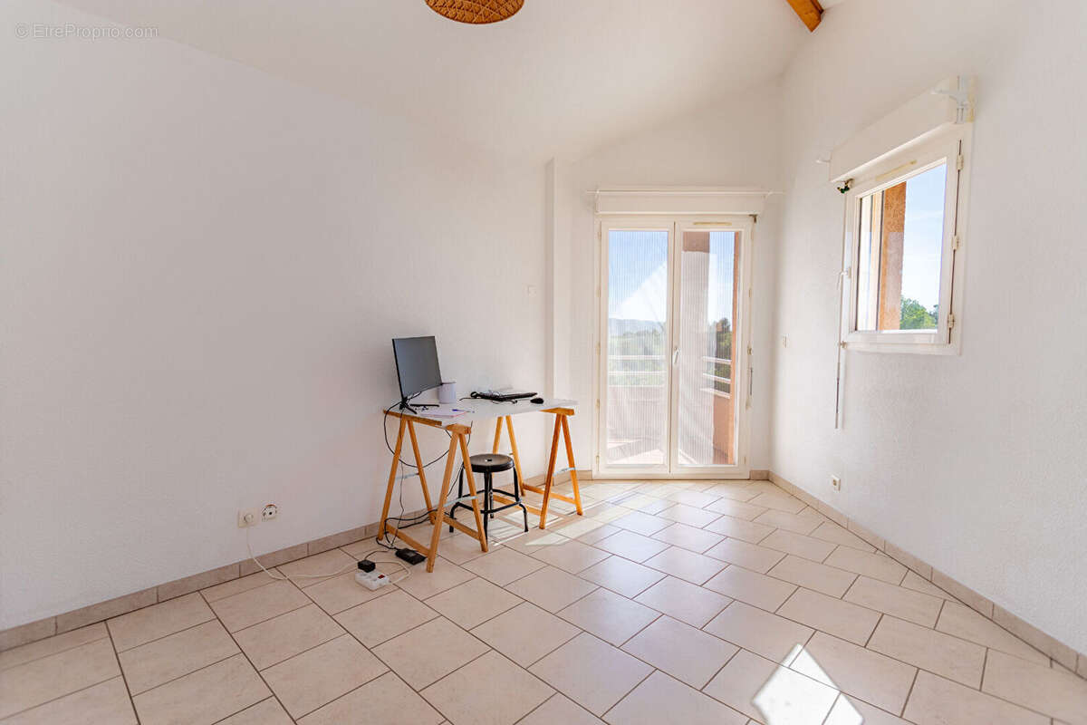Maison à MEYRIE