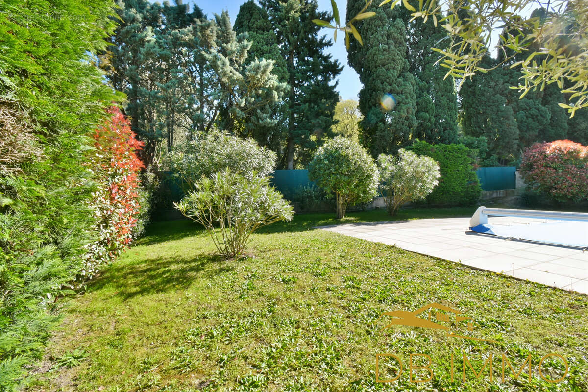 Maison à CHATEAUNEUF-DE-GADAGNE