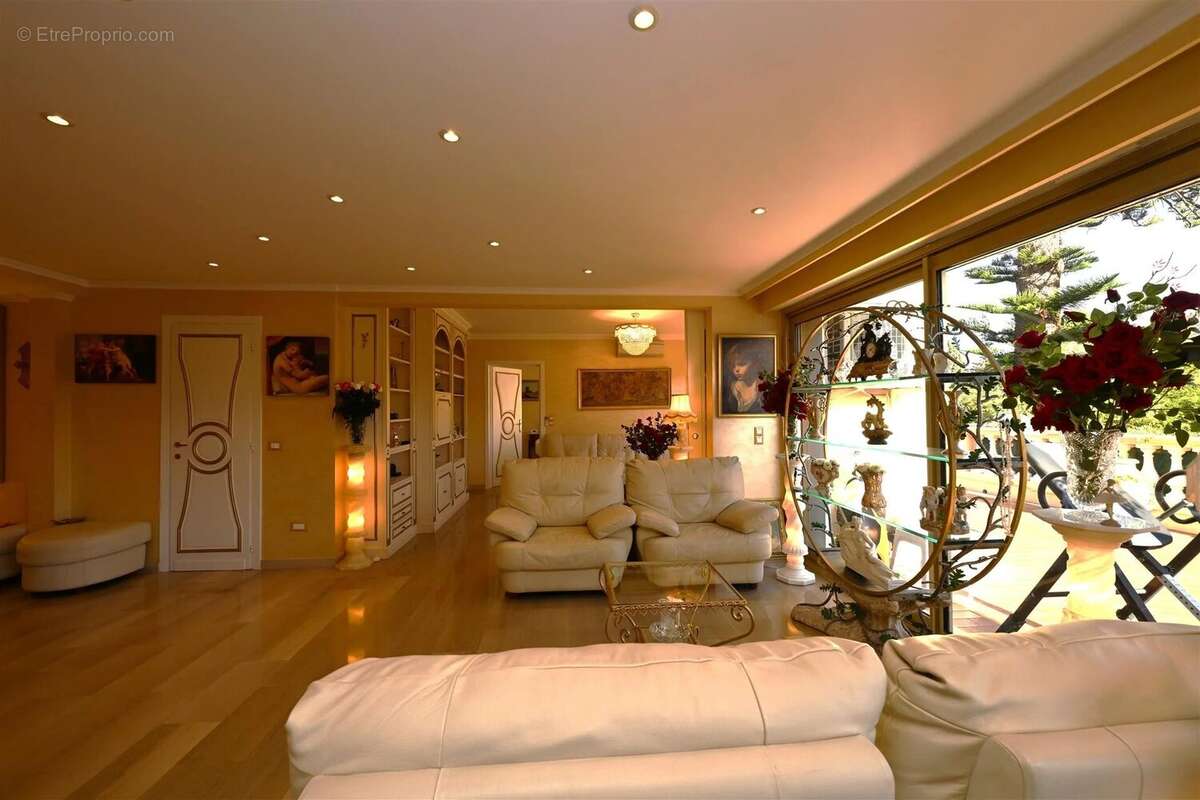 Appartement à BEAULIEU-SUR-MER