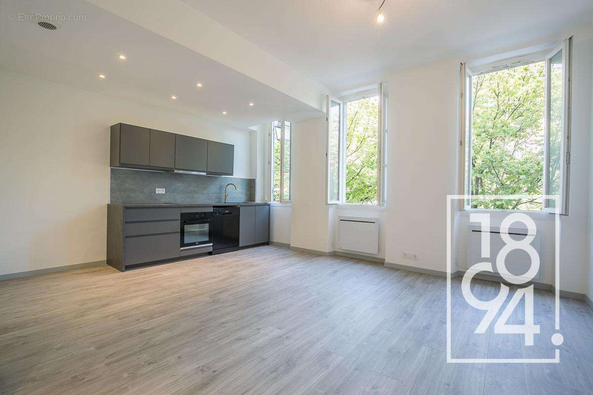 Appartement à MARSEILLE-6E