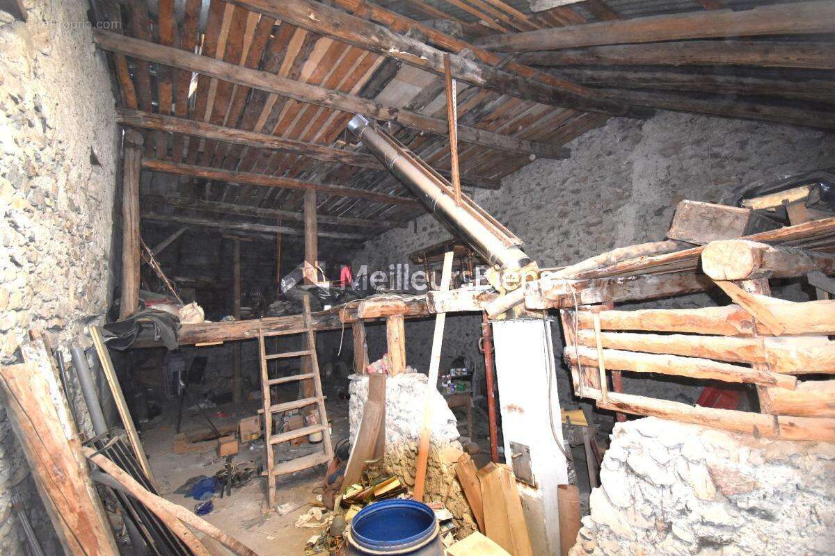 Maison de village à rénover 377 m² à Val-des-Prés avec jardin - photo 9
