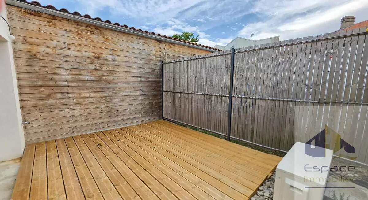 Maison d'environ 65m² au sol à La Rochelle - photo 2
