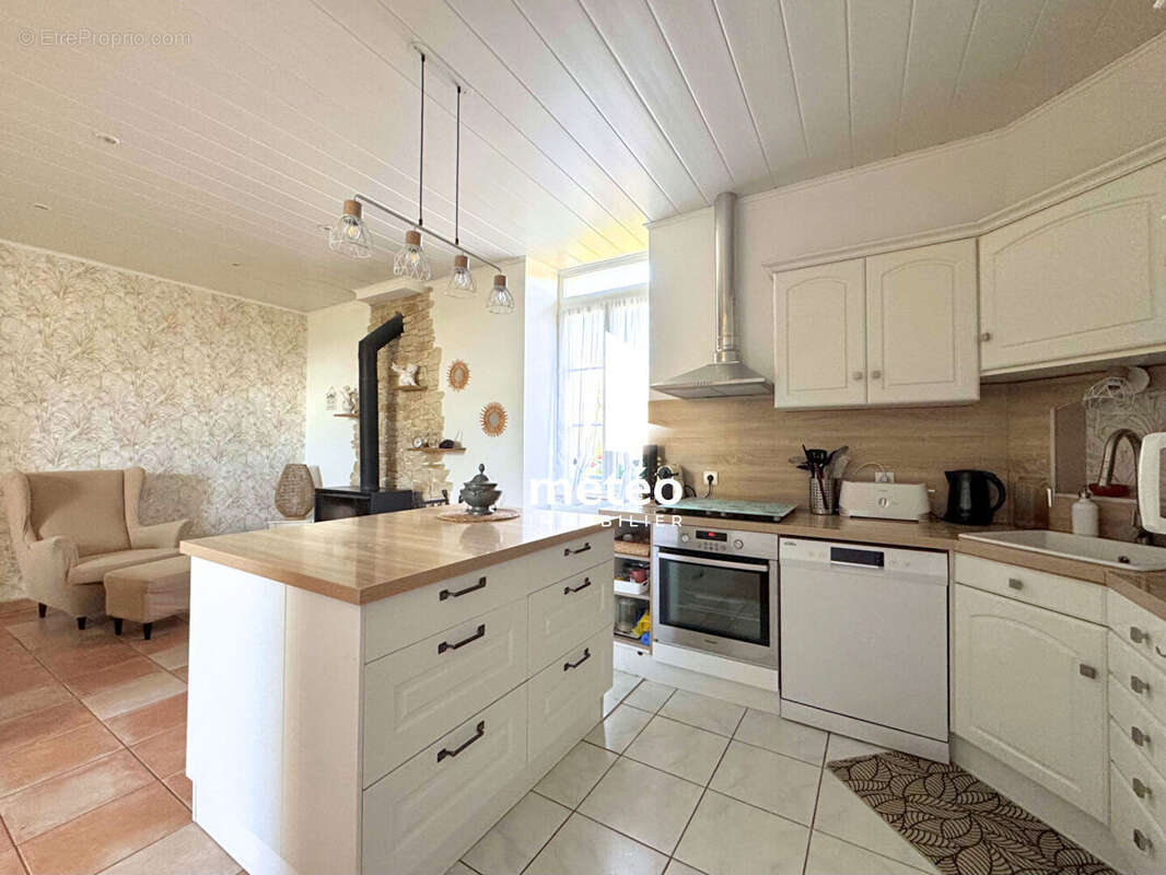 Maison en pierre de 226m² Luçon 4 chambres - photo 3