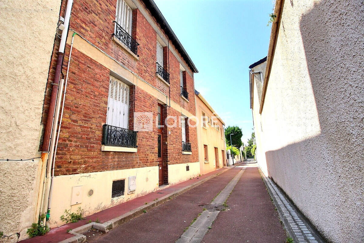 Appartement à GENNEVILLIERS