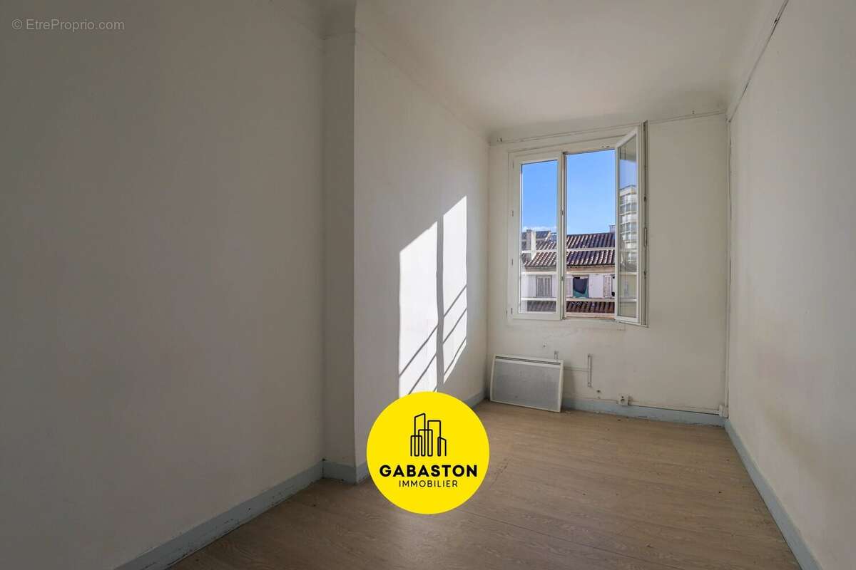Appartement à MARSEILLE-1E