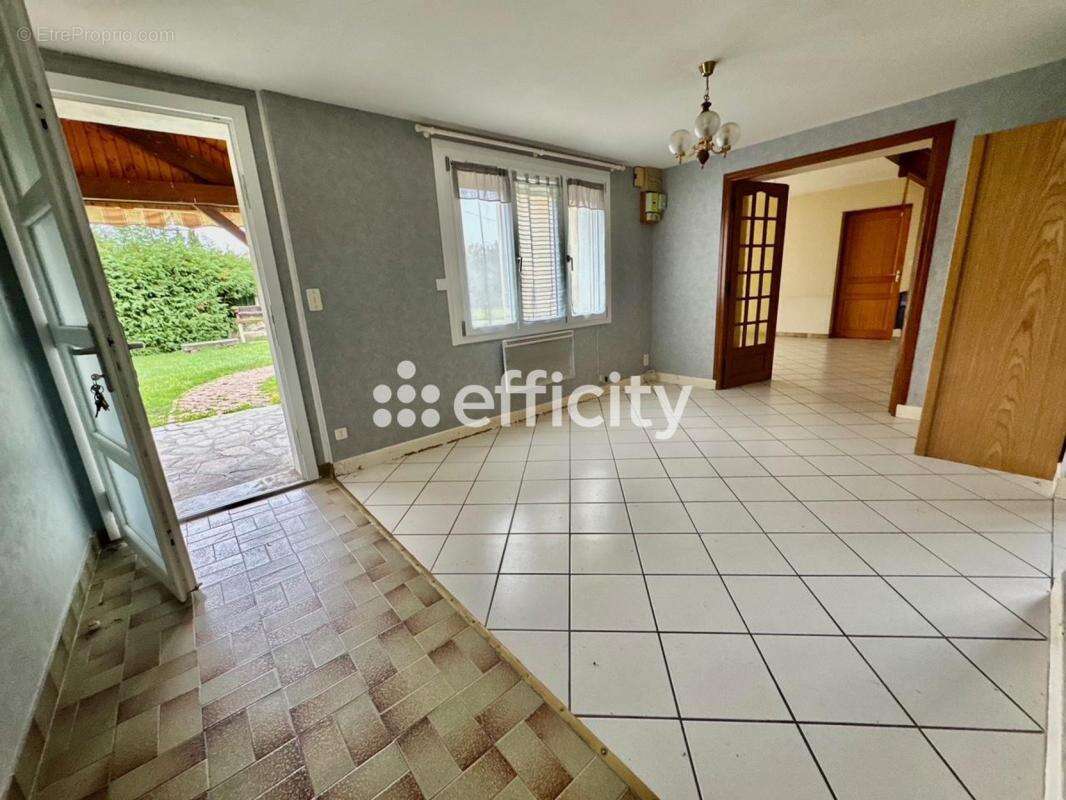 Maison à NERONDE-SUR-DORE