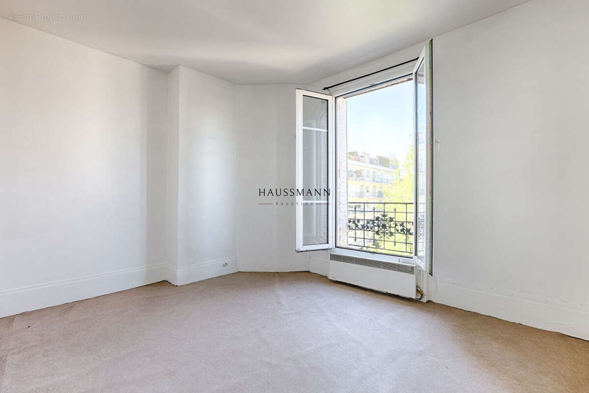 Appartement à NEUILLY-SUR-SEINE