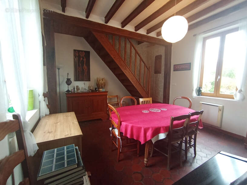 Maison à SAINT-PIERRE-DES-FLEURS