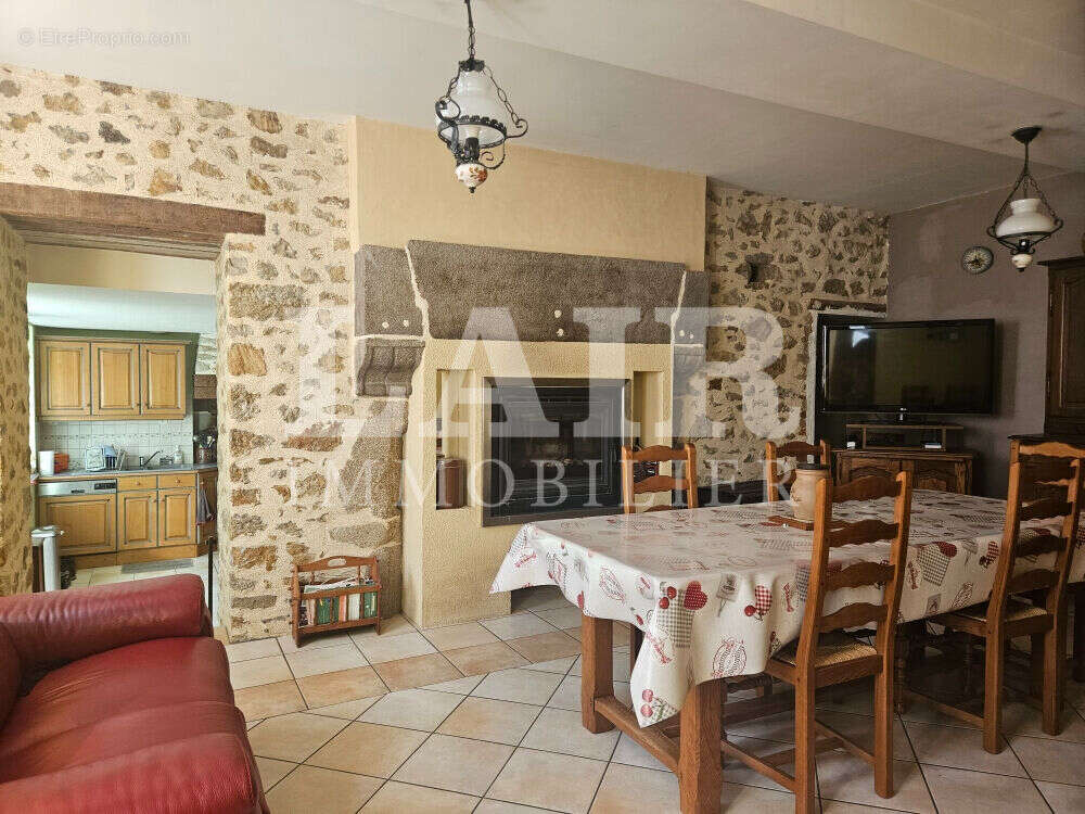 Maison à VILLAINES-LA-JUHEL