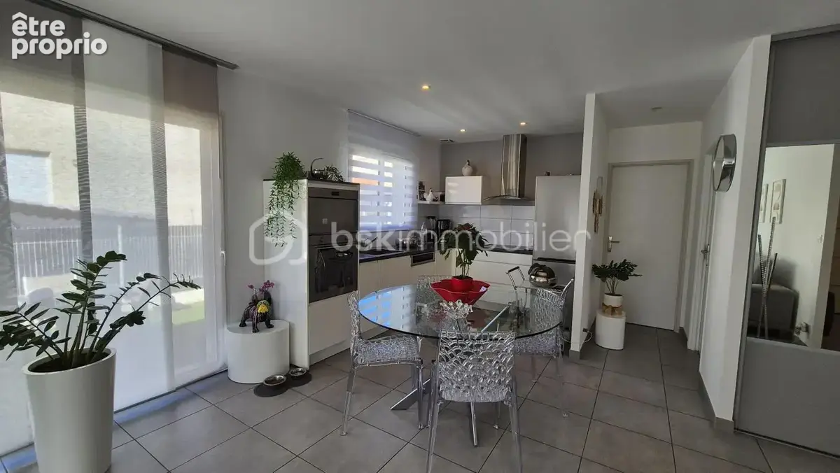 A vendre villa trois faces recente de 82m² sur terrain de 286m² a elne - en plain pied - deux chambres - garage - aucun travaux  - photo 6
