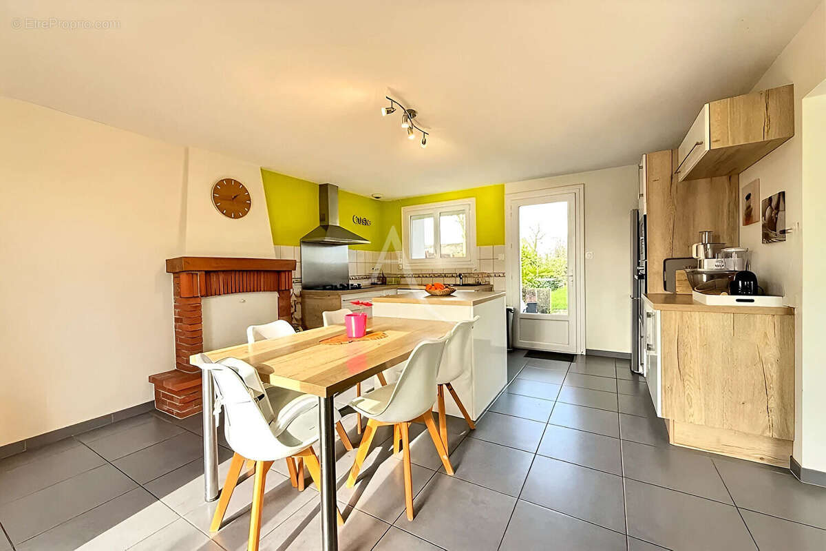 Maison à CHAMPAGNE-LES-MARAIS